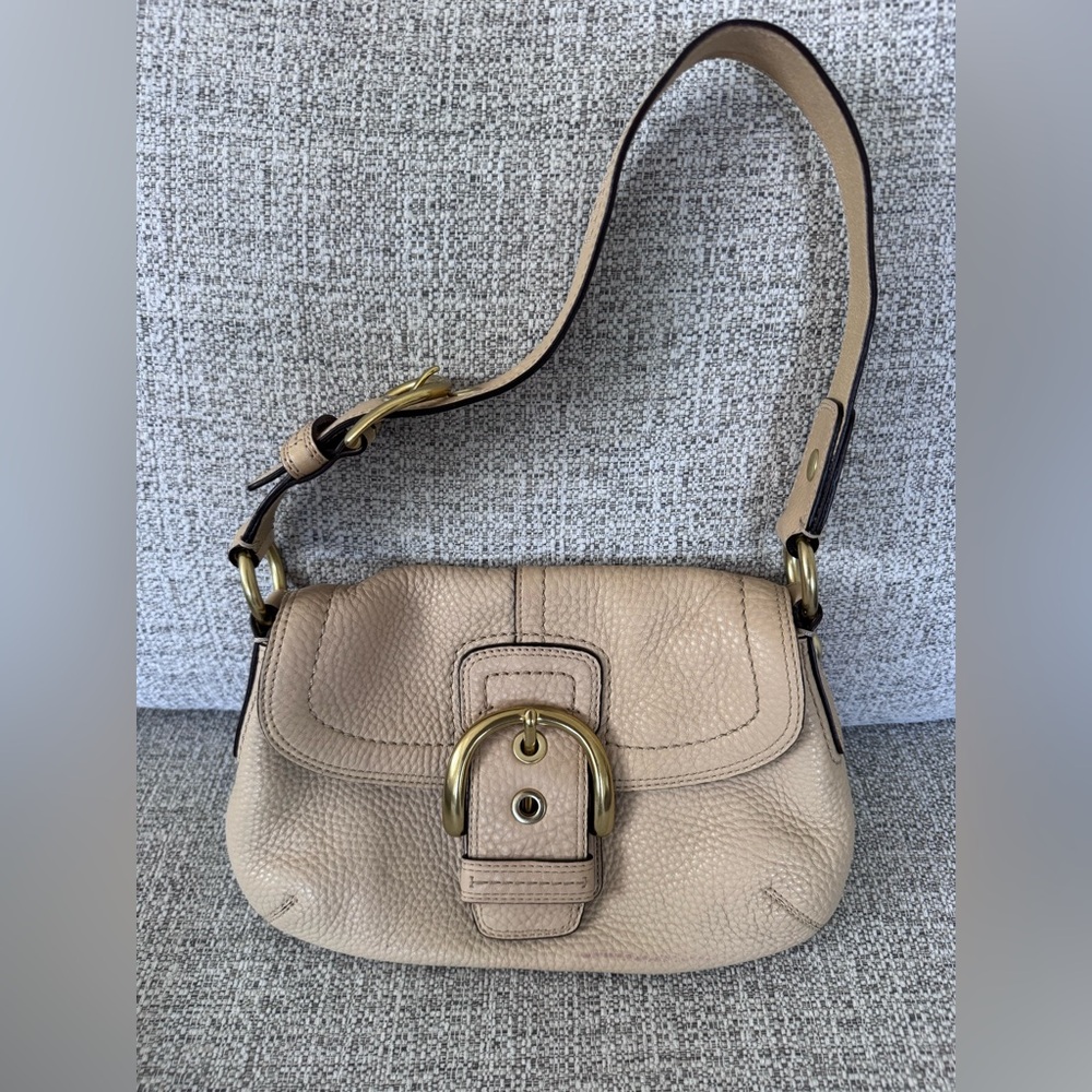 Vintage Y2K Coach Cream Soho Flap Shoulder Bag Big Buckle